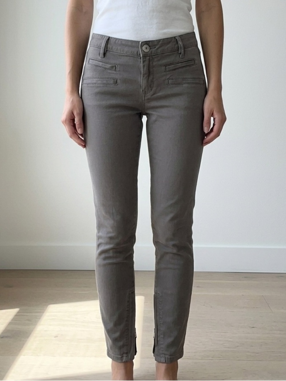 BCBGeneration Gray Moto Skinny Jeans Low Rise Ankle Zip Biker Pants Size 26 EUC